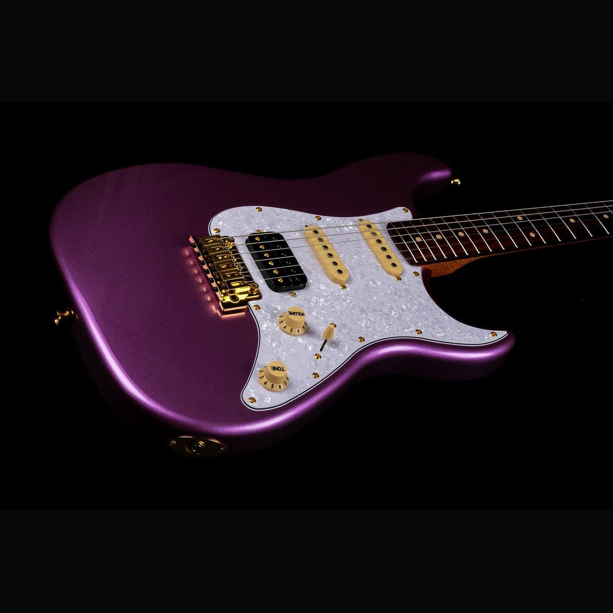JET JS-480 VI G S-style Elektrische Gitaar HSS Alnico V Tremolo Rosewood Toets Violet met Gouden Hardware