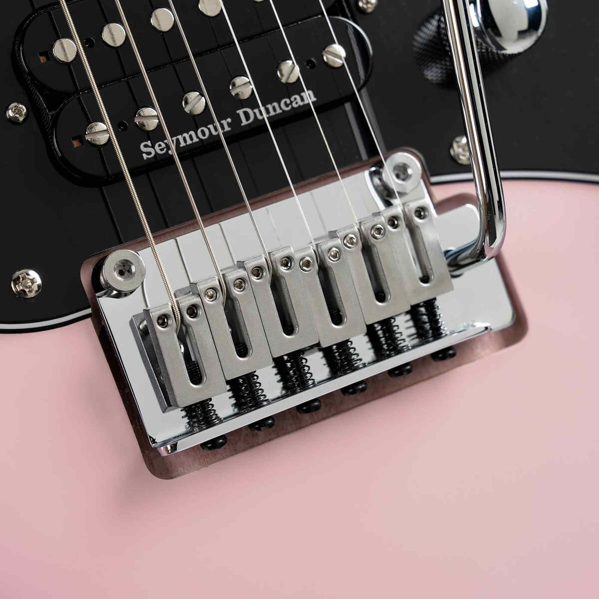 Cort G290 Modern DR Elektrische Gitaar HSS Roasted Maple Dusty Rose met Seymour Duncan TB4