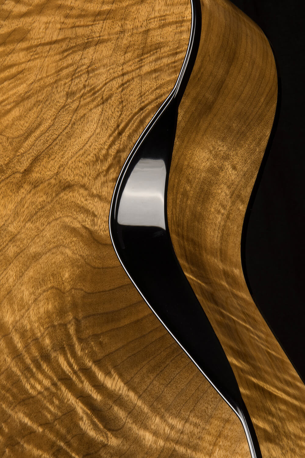 Cort Gold-Edge – Massief Flamed Myrtlewood, Torrefied Sitka & L.R. Baggs Anthem