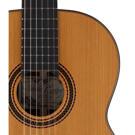Salvador Cortez CC-80 – Klassieke gitaar met massief ceder bovenblad en mahonie body