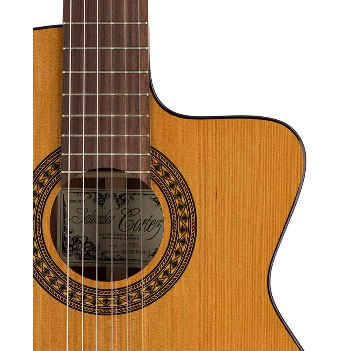 Salvador Cortez CC-22CE – Klassieke gitaar met massief ceder bovenblad, sapele body, cutaway en Fishman elektronica