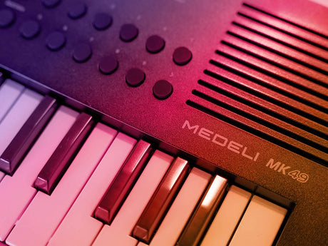 Medeli MK49/BK Nebula Series keyboard set, 49 aanslaggevoelige mini-toetsen, Auto Chord, 2 x 2,5 watt, inclusief standaard en kruk