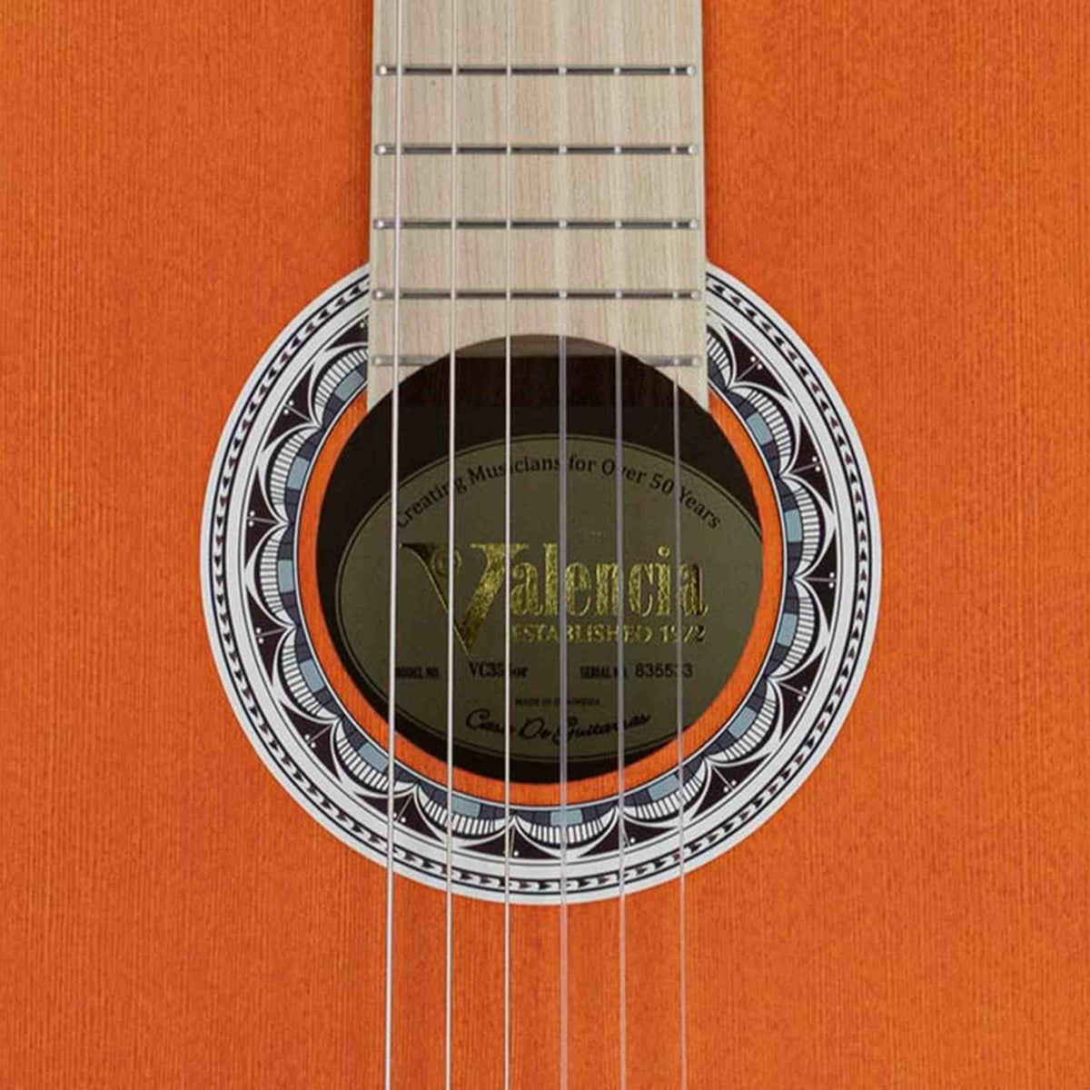 Valencia VC354HOR Klassieke Gitaar 4/4 – Sitka Spar & Mahonie, Oranje, Inclusief Tas, Standaard en Stemapparaat