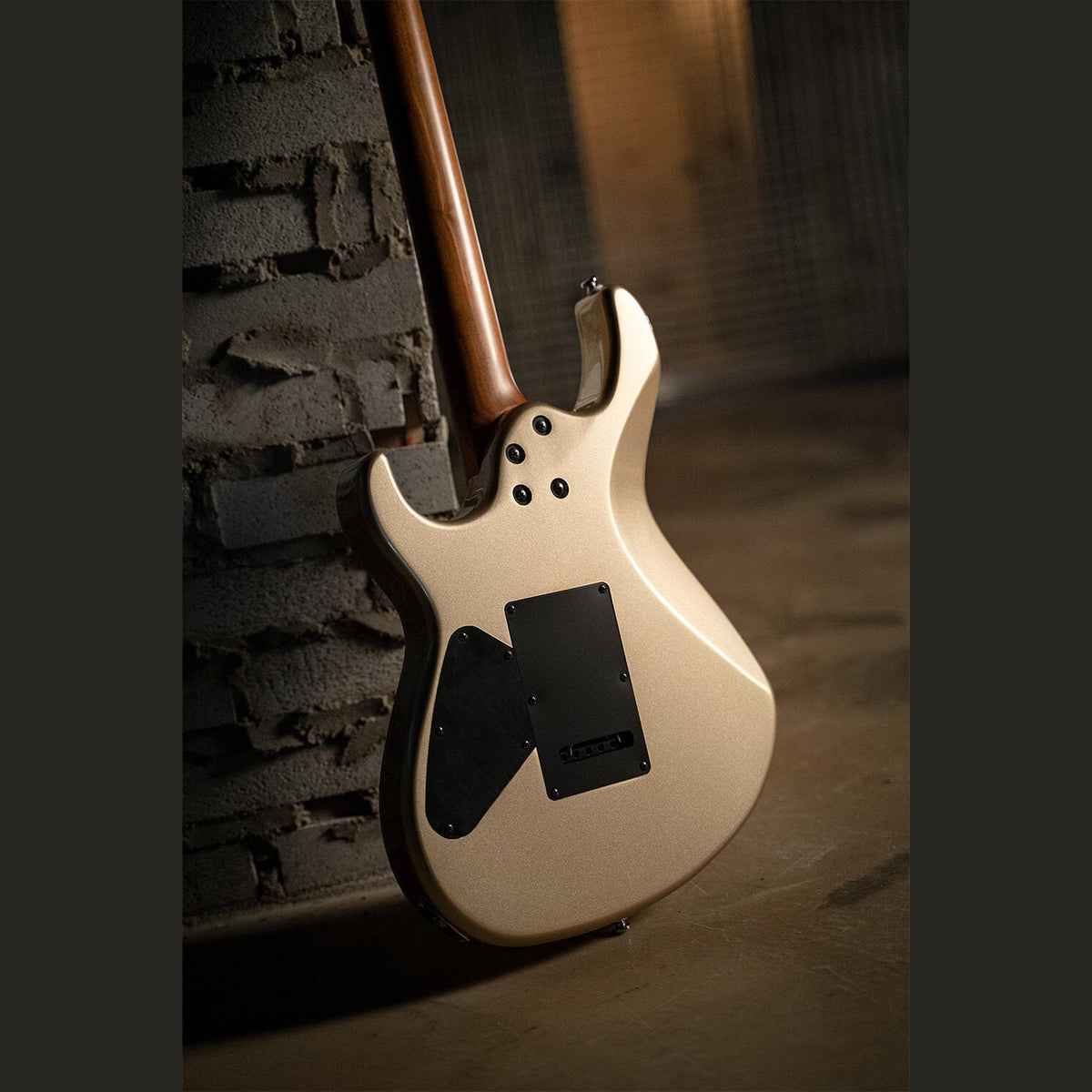 Cort G300 PRO MGD Elektrische Gitaar HH Linden met Maple Top Metallic Gold en Seymour Duncan Pickups