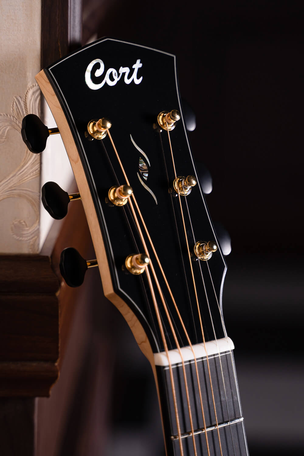 Cort Gold-Passion – Massief Flamed Maple, Engelmann Spruce & L.R. Baggs Anthem
