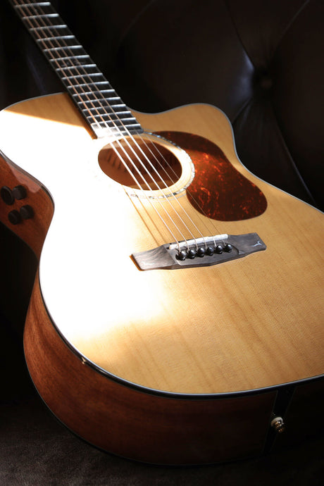Cort Gold-OC6 – Massief Mahonie, Torrefied Sitka & Fishman Flex Blend