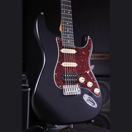 Patina PS-4 BK S-style Elektrische Gitaar HSS Alnico V Nitro Paulownia Body Roasted Maple Hals Zwart